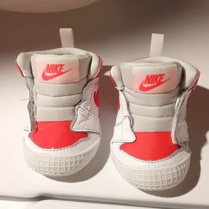 Nwot! Infant Nike Crib Bootie shoes,  Size 2C